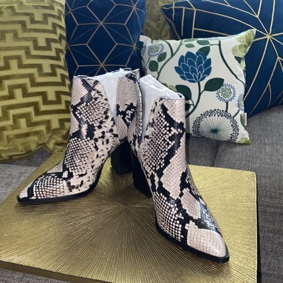 NEW Vince Camuto Genedy Pointed Toe Suede Boot OXFORD Womens Size 7 - Picture 6 of 7